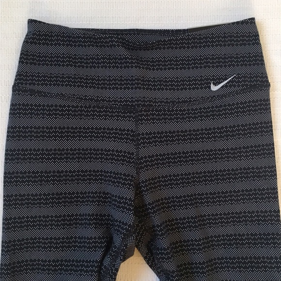 Women’s Nike Legend Dri-Fit Training Tights - Picture 4 of 7