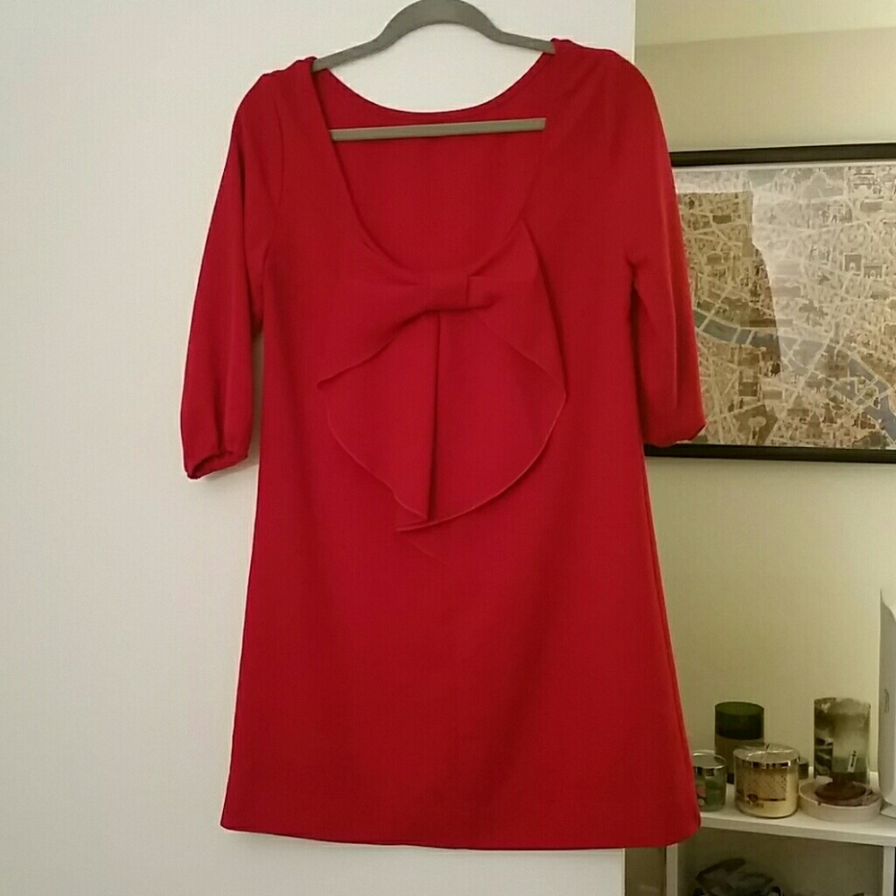 Bow-back red dress