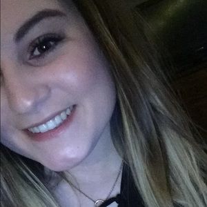 Meet your Posher, Elise