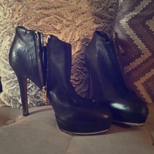 Vince Camuto black booties style: Dira bootie