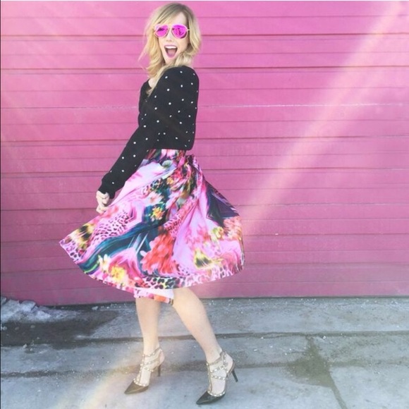 🎉 Host Pick 🎉 Leopard Garden Midi Skirt - Picture 2 of 4