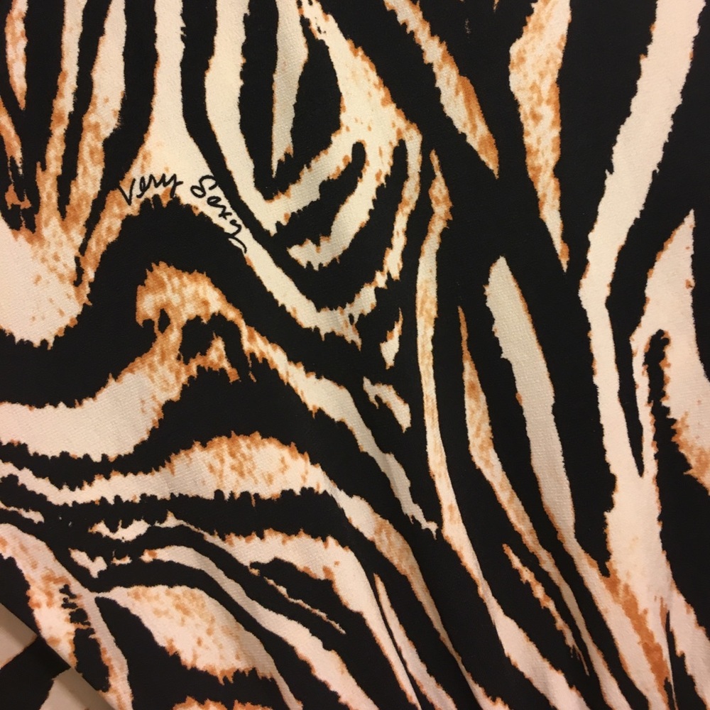 Victoria's Secret Tiger Print Dress. - Picture 4 of 4