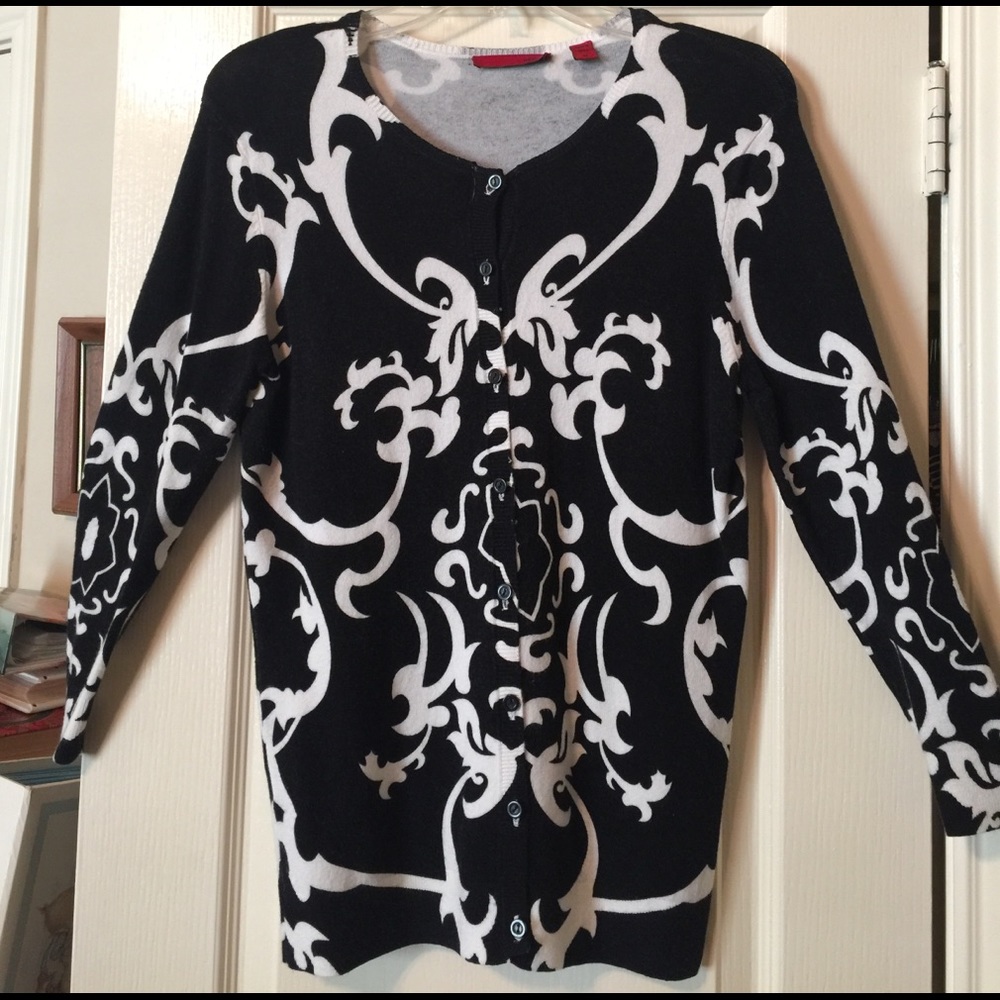 Striking black & white sweater