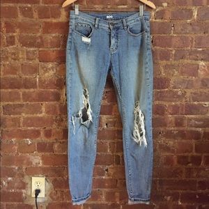 Distressed skinny jeans