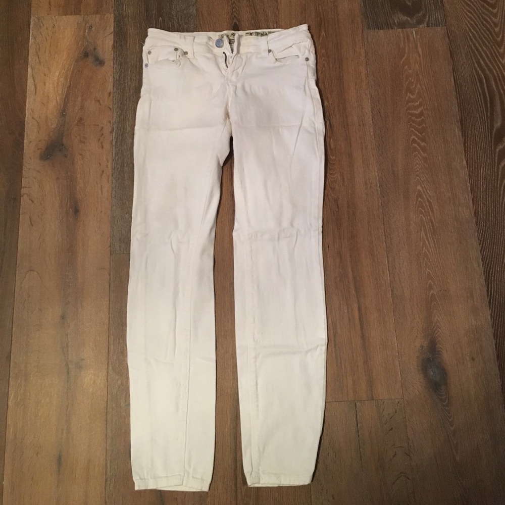 white jeans!