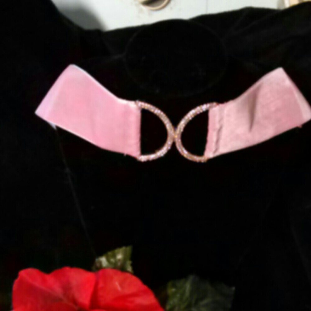 2 Ladies velvet chokers one pink and the other whi