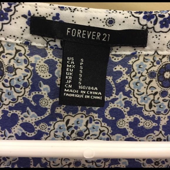 Blue printed F21 blouse - Picture 2 of 4