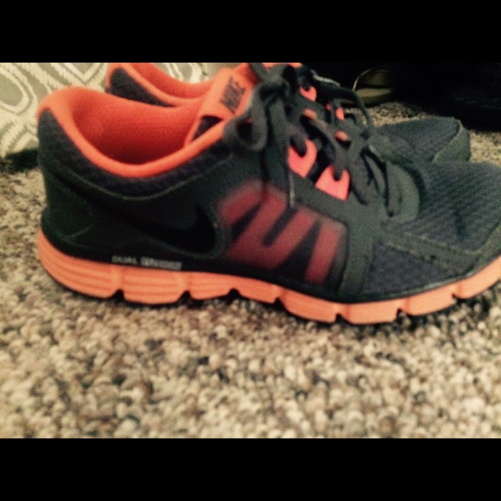 Nike tennis shoes