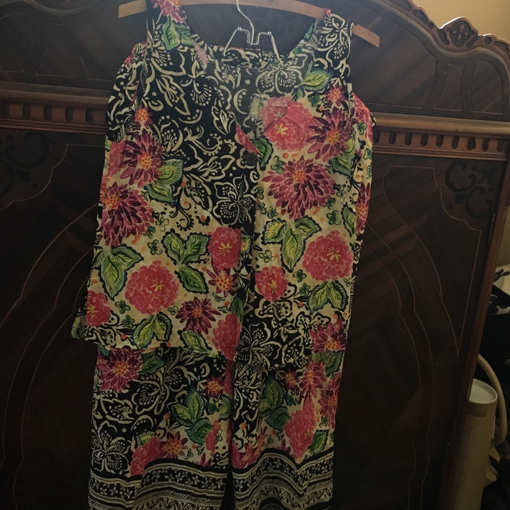 Sz S/M 2-pc Set- tank & pants by Weekend Traffic