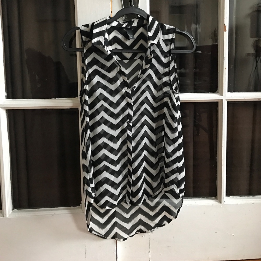 Light, comfortable H&M button-down tank top!