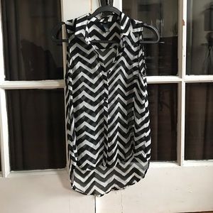 Light, comfortable H&M button-down tank top!