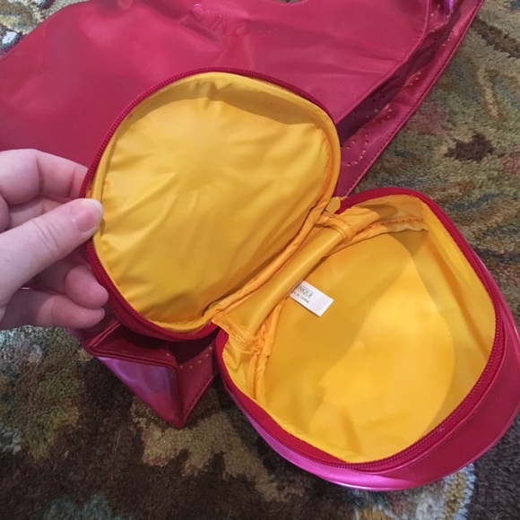 Clinique red & yellow bag w/matching makeup bag - Picture 4 of 5