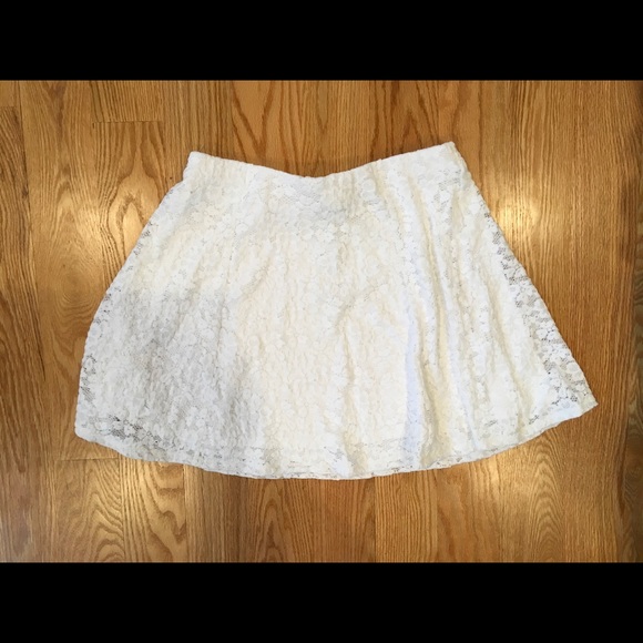 White Lace Express Skirt - Picture 3 of 4
