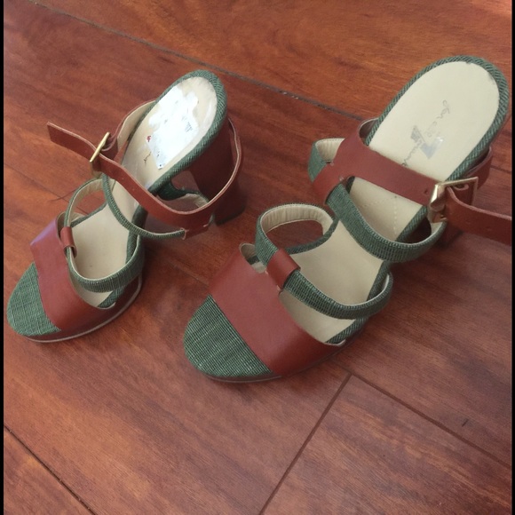 7 for all mankind sandals - Picture 2 of 8