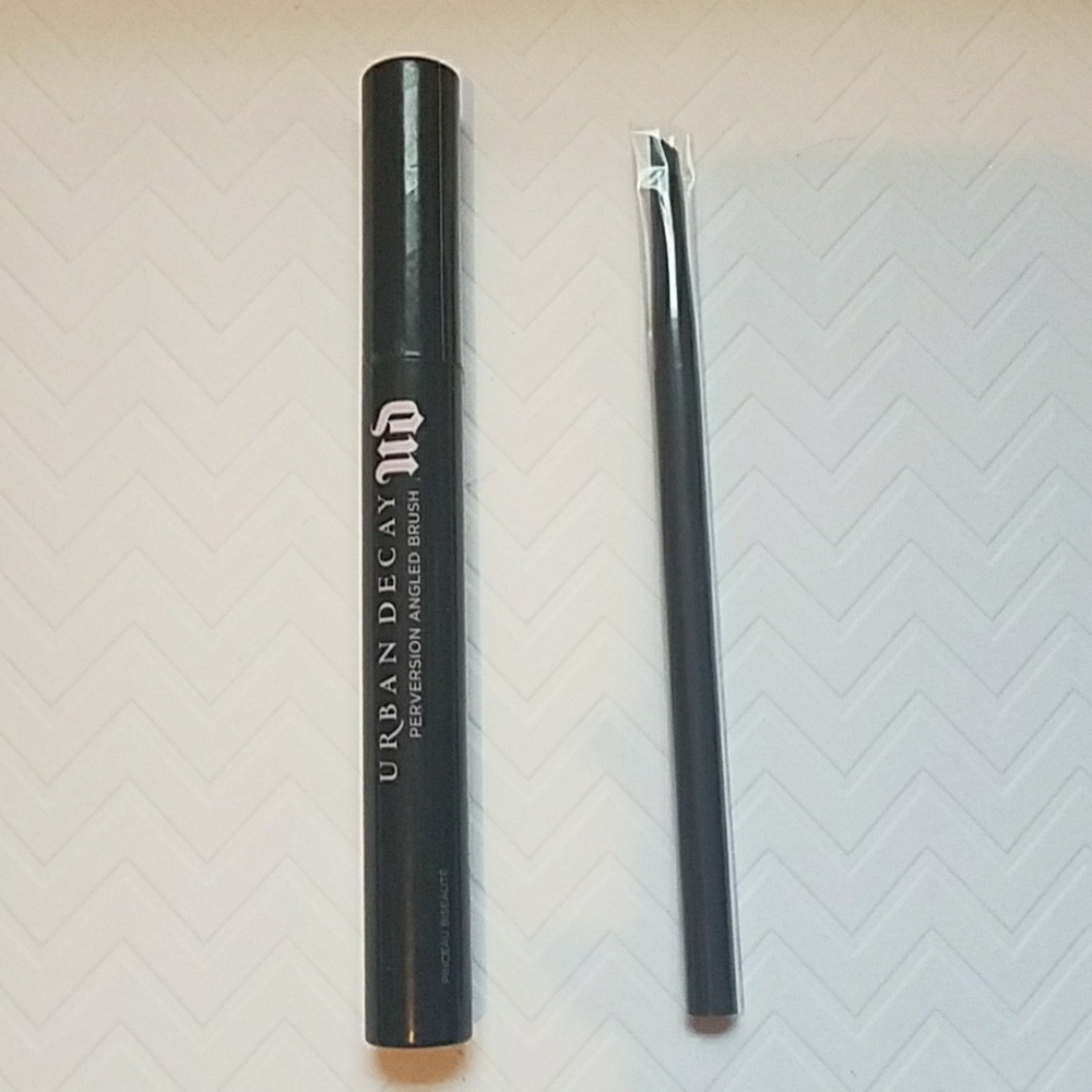 Urban Decay Angled Eyeliner Brush
