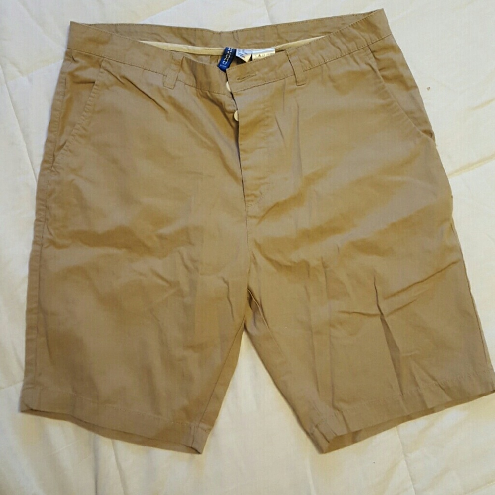 $7 Men's H&M Kaki Shorts (size 34)
