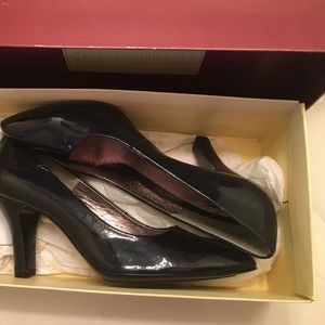Sofft Navy patent leather heel, size 8M