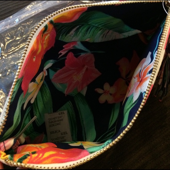 Victoria's Secret travel bag - Picture 2 of 2