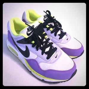 Women's Nike tennis shoes