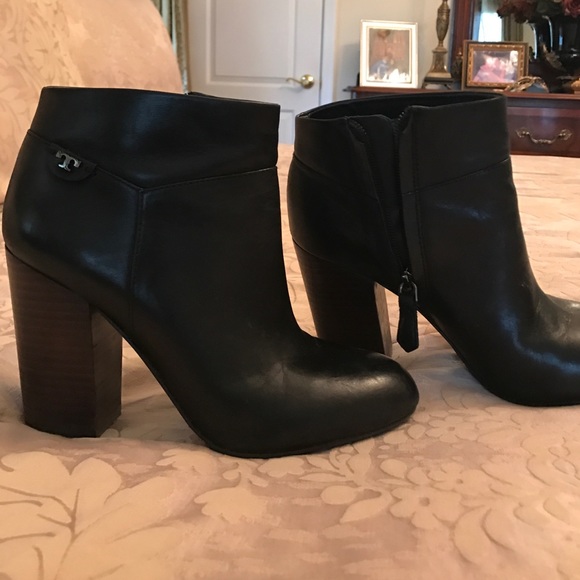 Booties wore it a few times - Picture 1 of 3