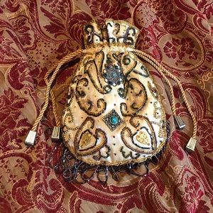 Beaded SILKY jewelry storing pouch!