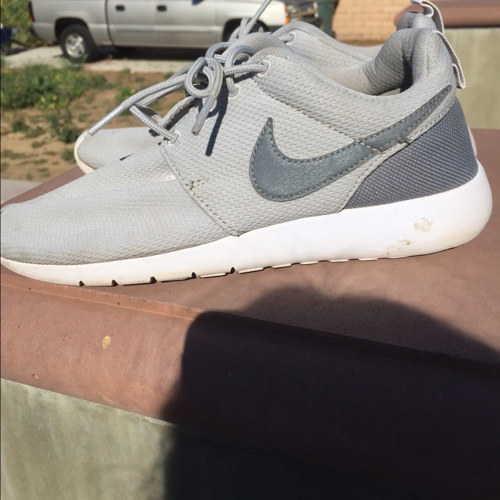 Gray Nike Roche running shoe