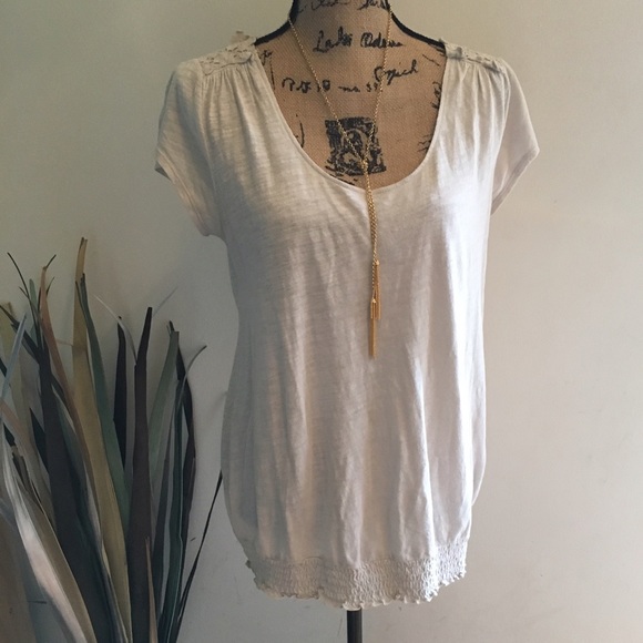 Old Navy Tops - Old Navy oatmeal gathered bottom tee