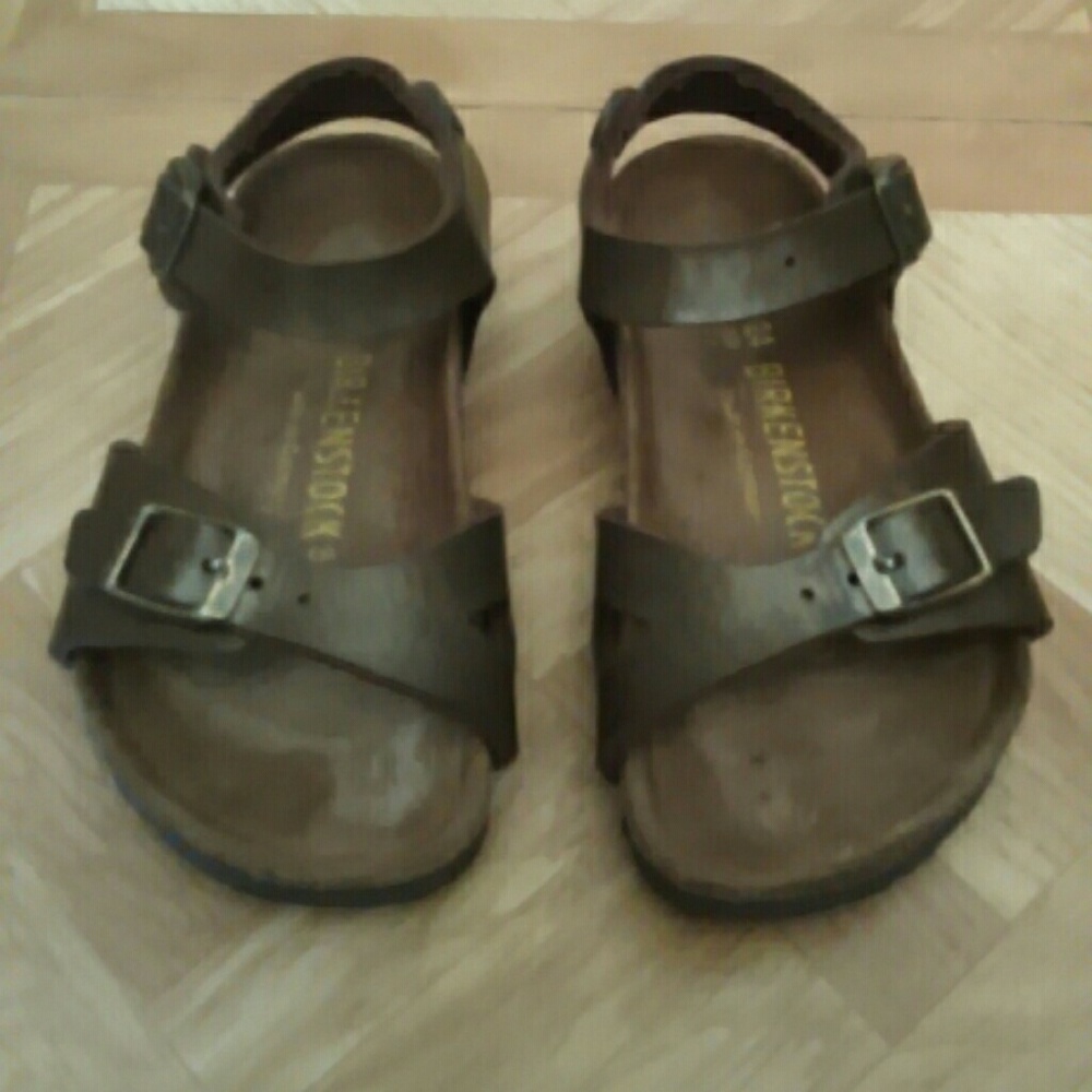 Little girls size 24 150 C6 Birkenstocks