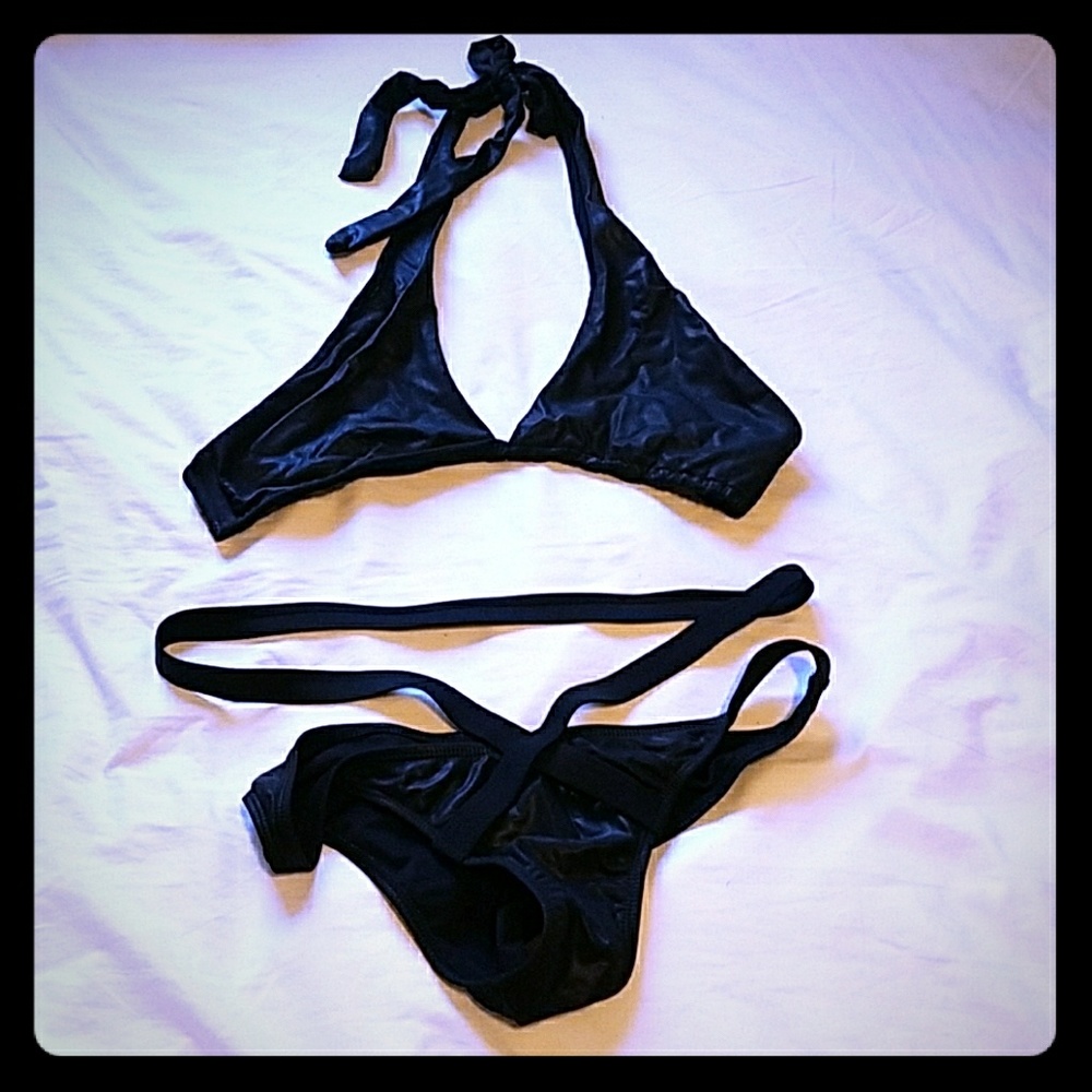 Strappy black bikini