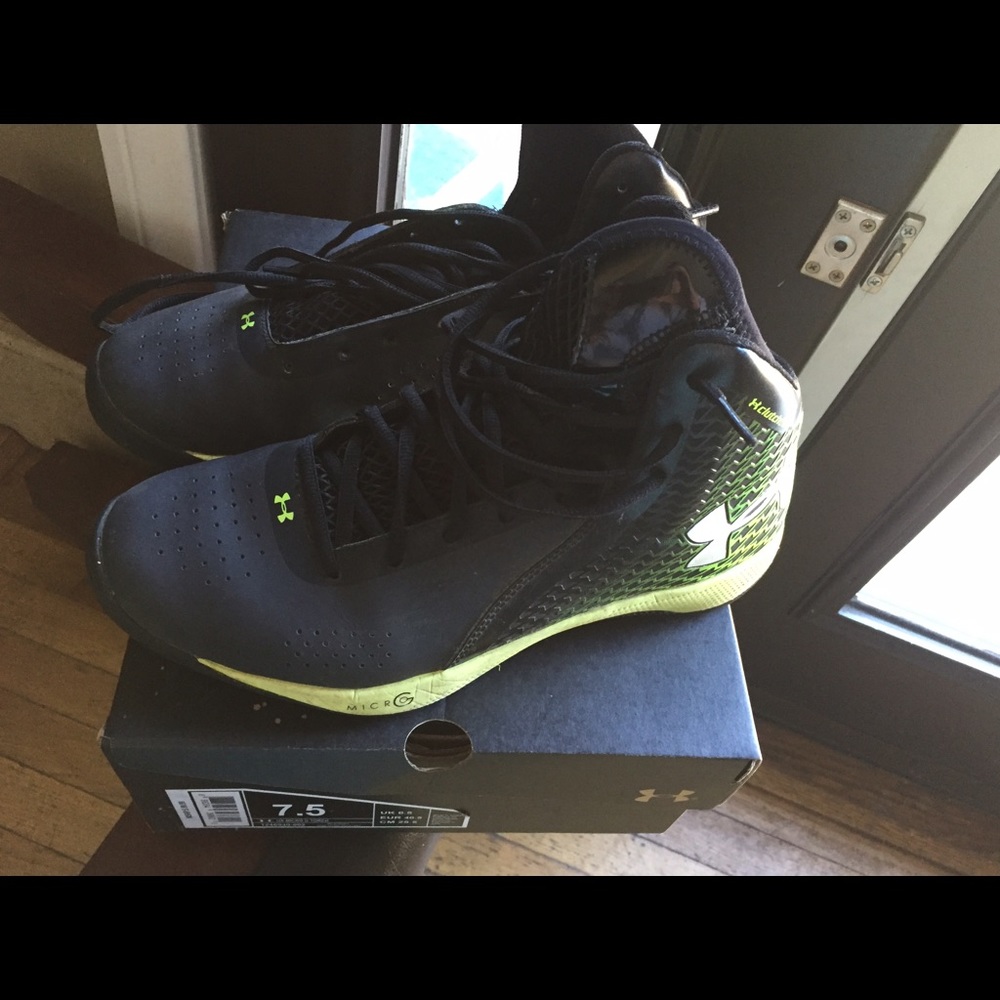 Basketball shoes