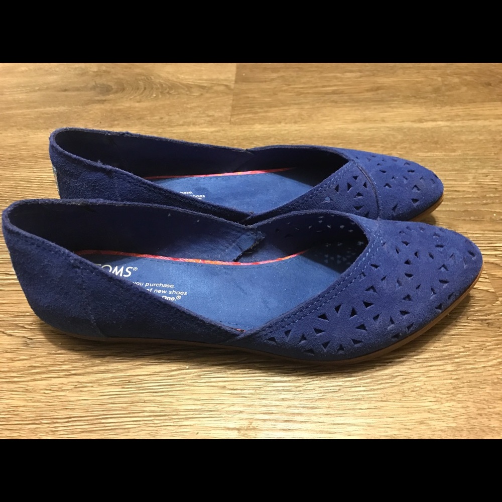 Pretty Blue Tom's Shoes, size 6.5!