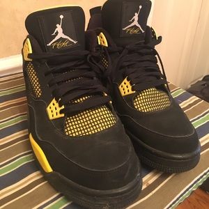 Jordan retro 4 thunders.