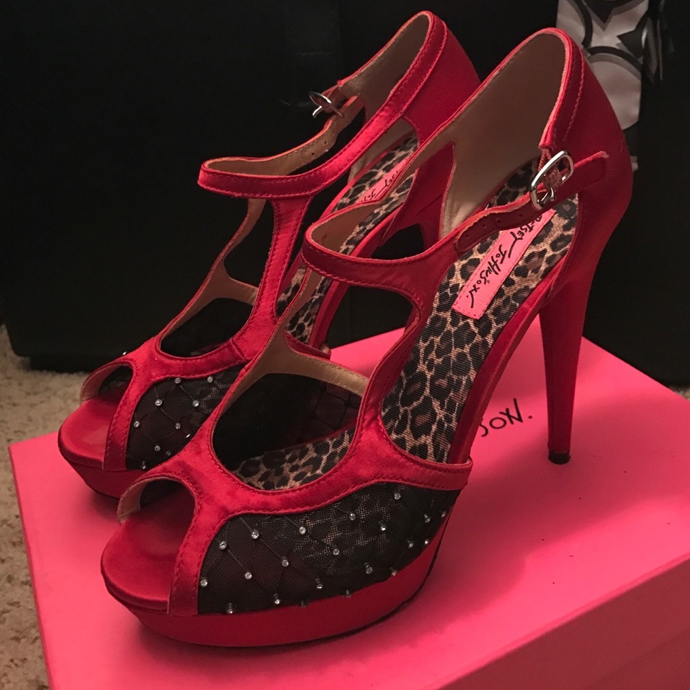 Betsey Johnson Infatuation 8.5