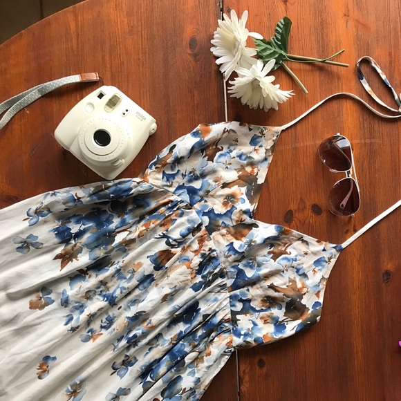 Chelsea & Violet Dresses & Skirts - ⚡️EASTER SALE⚡️Chelsea & Violet floral maxi dress
