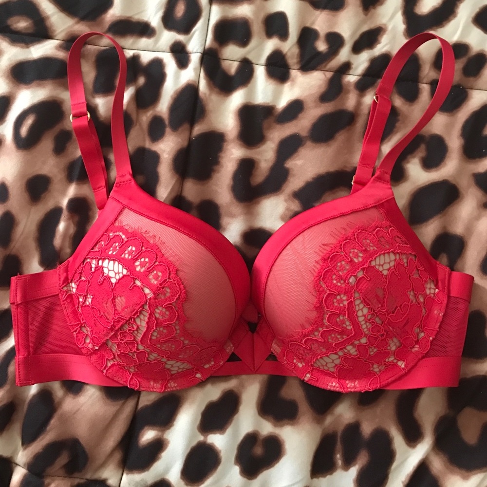 NWOT VS Very Sexy push up bra