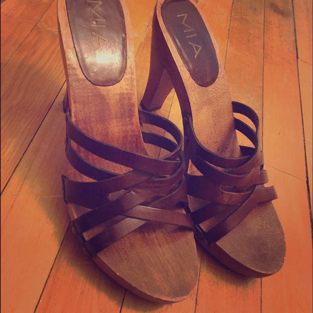Lightly worn summer heals MIA