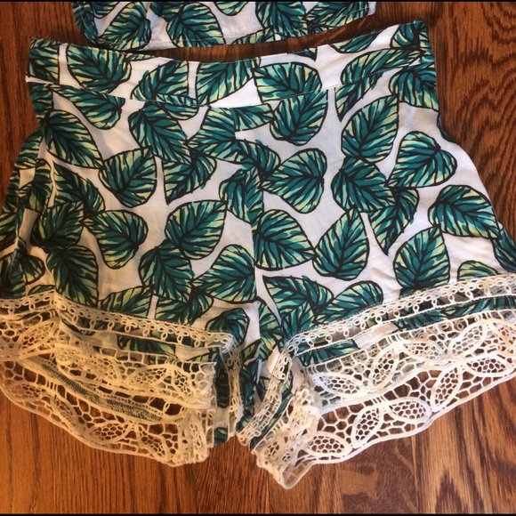 Crop and Short Co ord - Picture 2 of 3