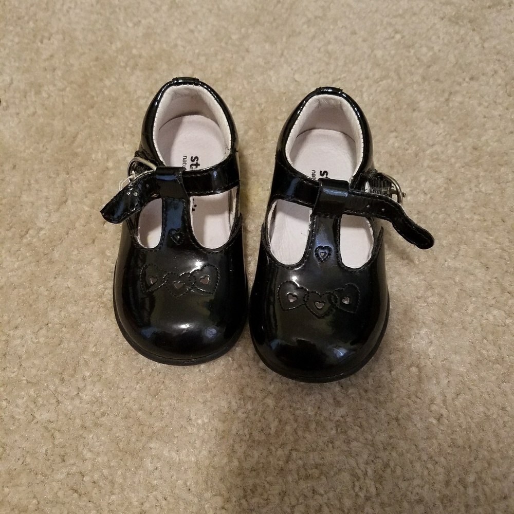 Black patent Mary Jane's