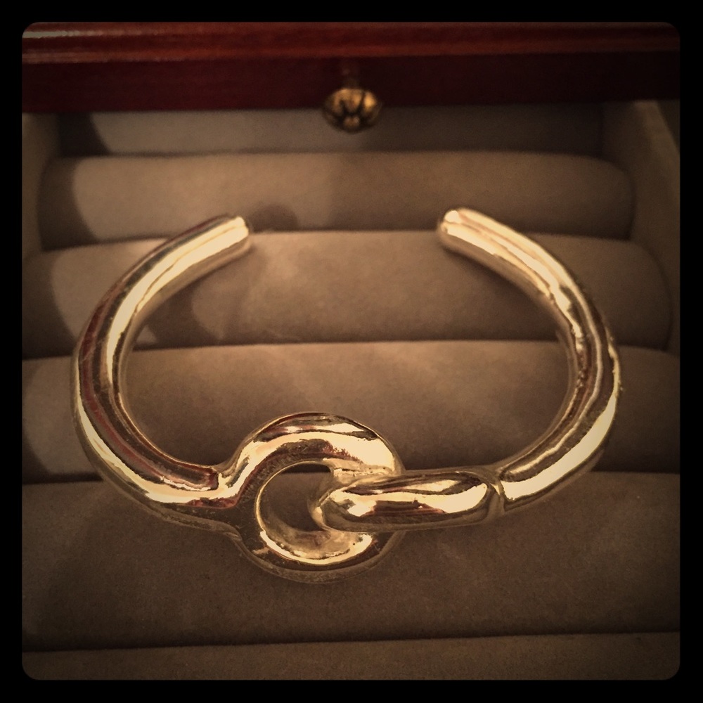 Thick Metal Interlocking Bracelet