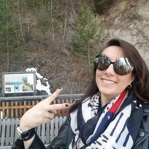 Meet your Posher, Priscila