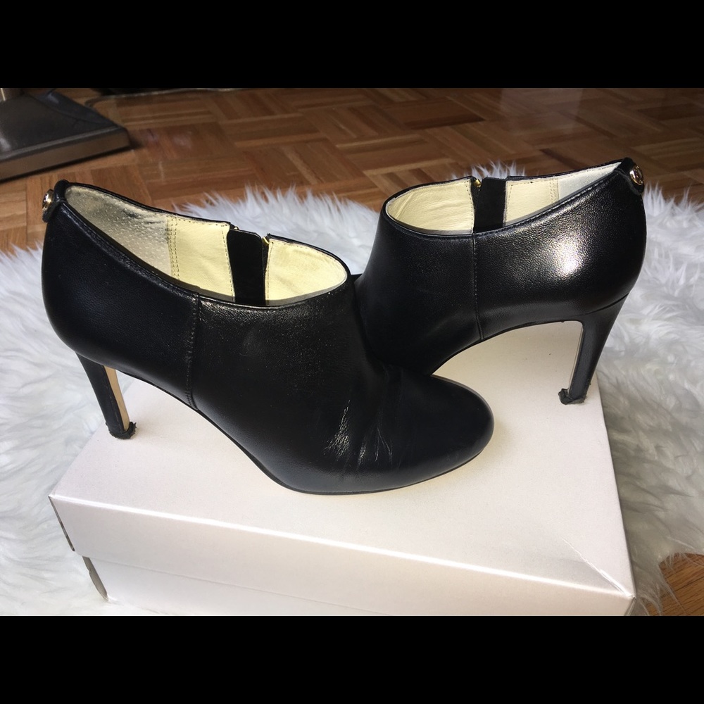 Michael Kors booties SZ 6