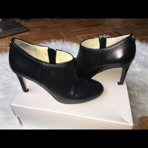 Michael Kors booties SZ 6