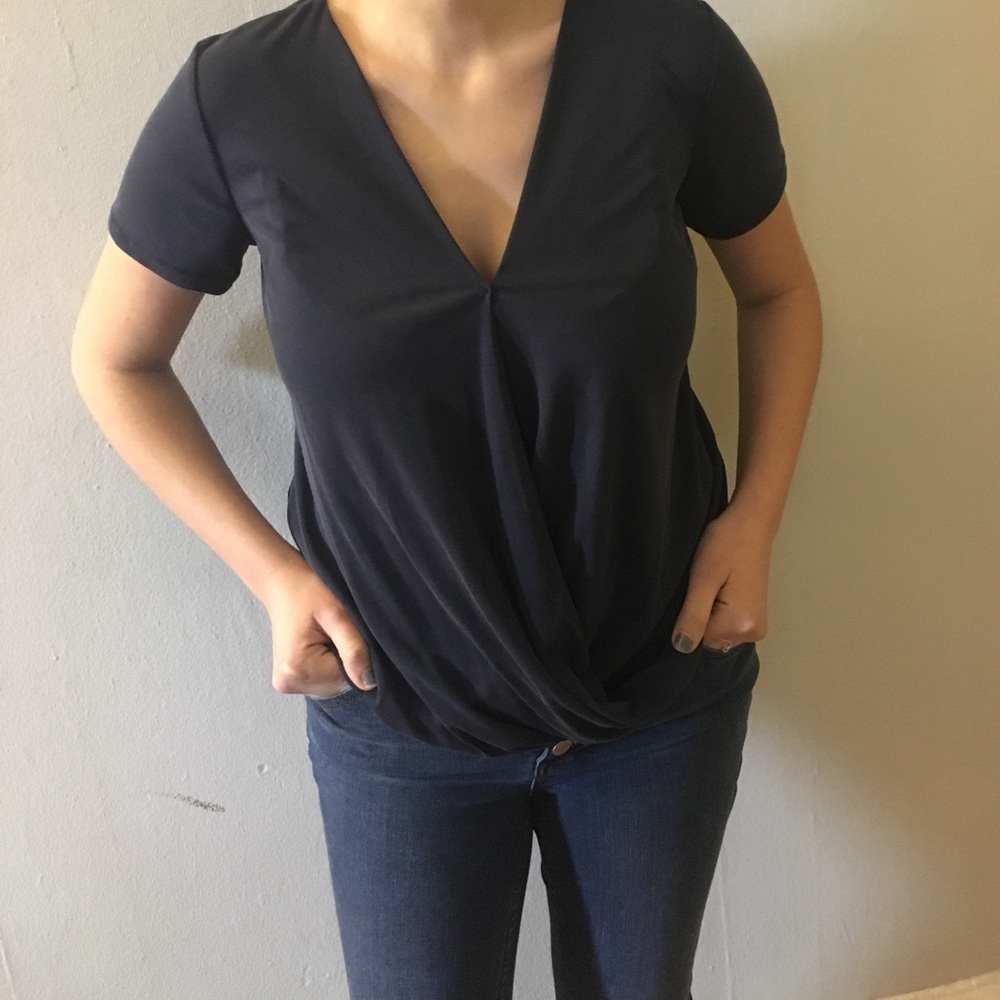 BRAND NEW FRANCESCA'S NAVY SURPLICE TOP