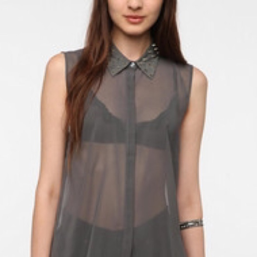 💥1 HOUR SALE $18-Sparkle and Fade Studded Top