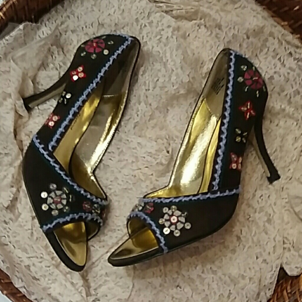😻LAST PAIR!  Beautiful hand decorated heels