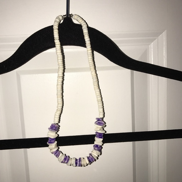 Purple and white shell necklace from Hawaii. - Picture 2 of 2