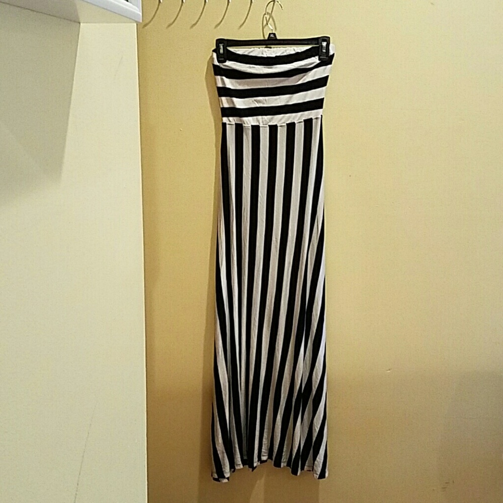 Long sleeveless dress