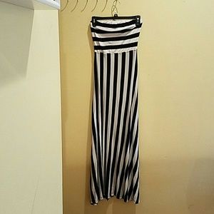 Long sleeveless dress