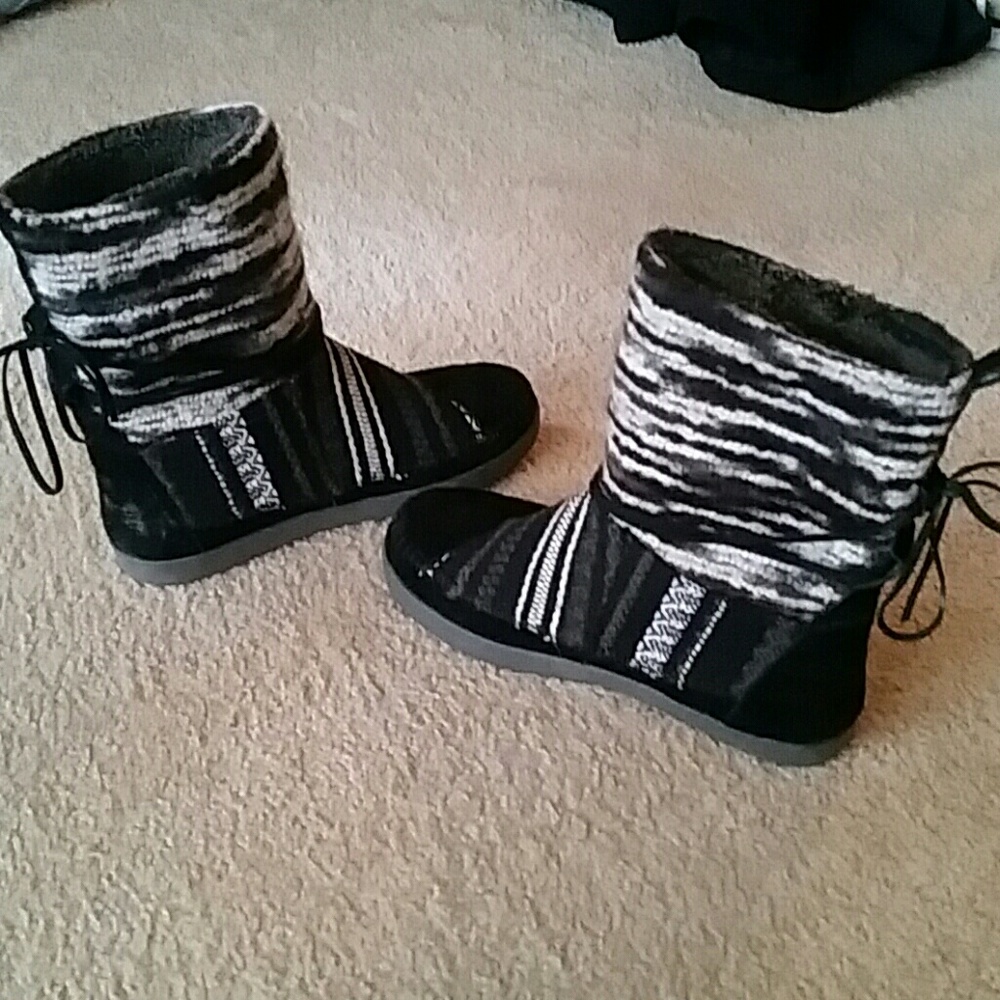 Tom's boots size 8