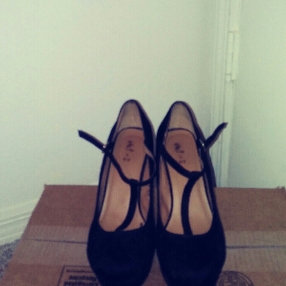 Shoes - Picture 3 of 3